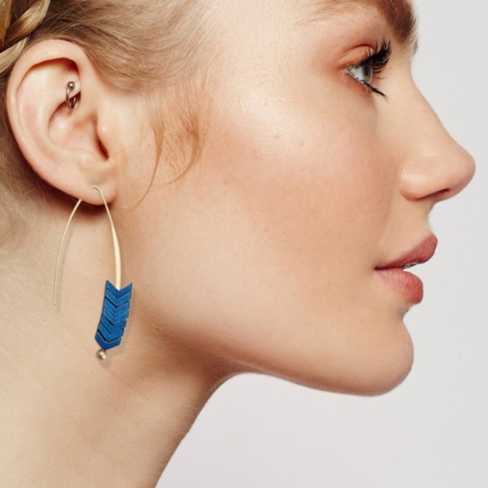 🔄🆕 NATALIA Arrow Dangle Earrings - Picture 3 of 4